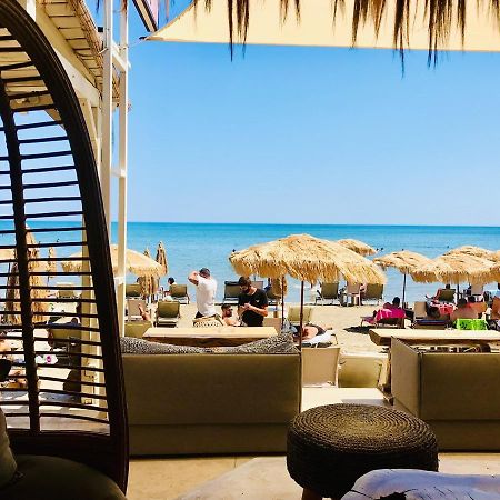 Cubaneros Holiday Inn Лаганас Екстериор снимка